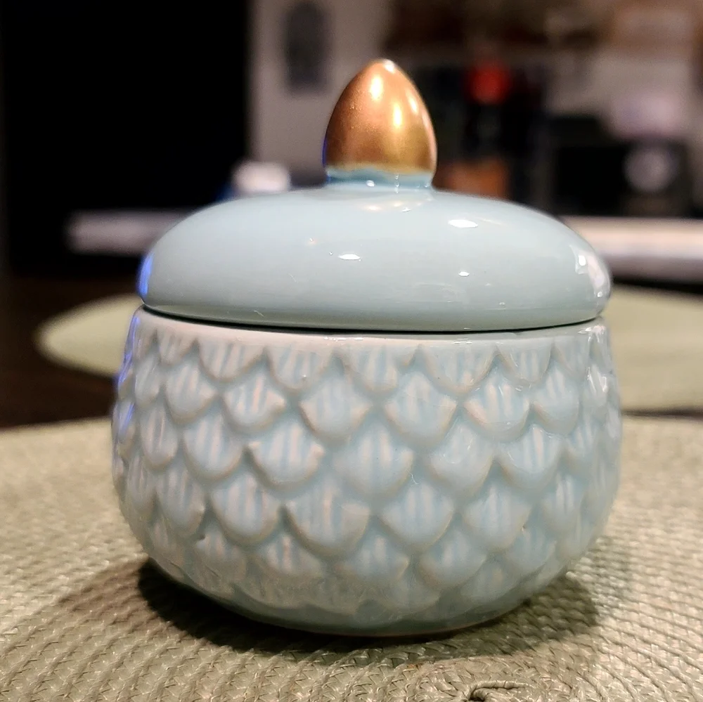 Cute Trinket / Jewelry Holder with Lid Grannycore